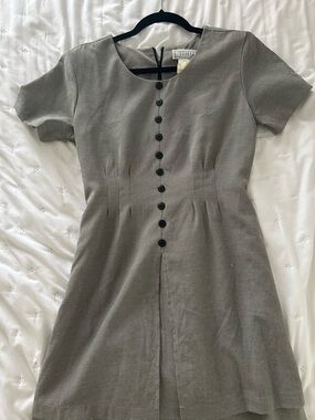 Elegant Short-Sleeve Gray Mini Dress with Front Buttons